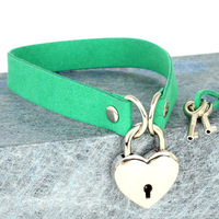 Vente en gros de colliers à clous tendance sexy punk gothique en forme de cœur et de clé Collier ras du cou en cuir velours de couleur unie