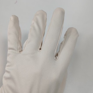 Guantes de Microfibra Personalizados con Logotipo para Vendedoras de Joyería - Product Image 3