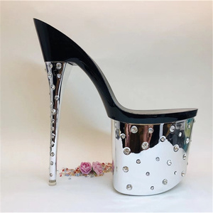 Producción de Zapatos de Tacón Alto Transparentes de 20 cm con Diseño de Remaches en la Suela, Estilo Moderno para Escenario - Product Image 2