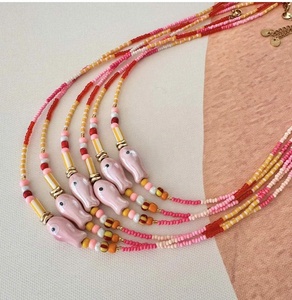 Collar de cerámica con peces y cuentas coloridas para mujer, collar de cuentas estilo bohemio, joyería de verano, diseño hecho a mano con detalles finos - Product Image 1