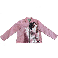 Blouson zippé rose vif pour homme, style vintage, avec collage multi-personnages rap, respirant, broderie et impression de texte audacieuse, coupe oversize, motif tapisserie
