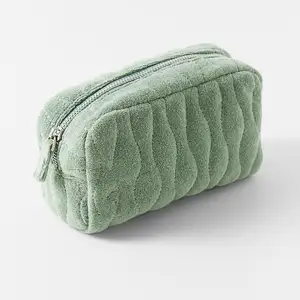 Towel-effect toiletry bag with zip fastening