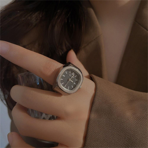 Nueva Tendencia de Moda: Reloj de Anillo Cuadrado con Pantalla de Hora, Elegante Joyería Unisex para Amantes de la Moda Moderna - Product Image 2