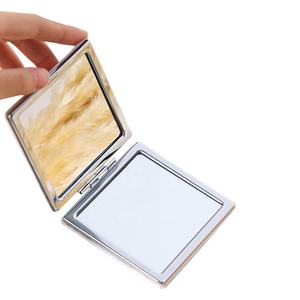 Espejo pequeño cuadrado de doble cara de cuero Pu, espejo de maquillaje delicado para mujer, Mini espejo de mano <span class=keywords><strong>plegable</strong></span> de bolsillo - Product Image 3