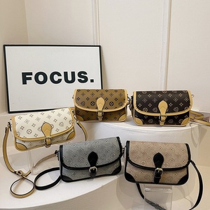 Borsa Invernale da Donna di Alta Gamma 2025 Nuova Vintage Floreale Monospalla a <span class=keywords><strong>Tracolla</strong></span> con <span class=keywords><strong>Tracolla</strong></span> Larga di Tendenza per Copertura Media - Product Image 1