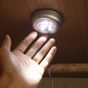 Lumière tactile LED blanche, 25 000 heures d'autonomie, alimentée par batterie, lumière de nuit pour armoire à montage en surface - Product Image 1