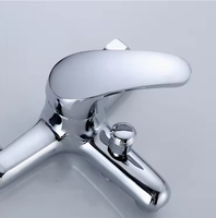 Mitigeur de douche thermostatique chaud/froid mural chromé style moderne à poignée unique avec pommeau de douche carré – Garantie 3 ans