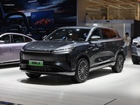 Dongfeng Aeolus L8 2026, SUV PHEV 5 portes, autonomie électrique NEDC 155 km, batterie LFP 30,3 kWh, charge rapide, véhicules électriques pour usage familial quotidien