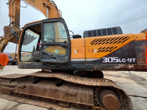 Excavatrice sur chenilles Hyundai 305LC-9T d'occasion, 30,2 tonnes, moteur à faible nombre d'heures de fonctionnement, forte force de creusement, stock disponible - Product Image 4