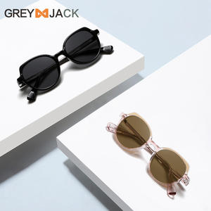 แว่นกันแดดโพลาไรซ์สำหรับผู้หญิง รุ่น Grey Jack ป้องกันรังสียูวี 400 กรอบพีซี เลนส์สีดำ TAC แบบที่ 3 แฟชั่นสไตล์สตรีท - Product Image 2