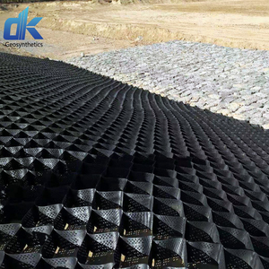 Cellules en nid d'abeille en HDPE noir durables et anticorrosion pour les fondations de ports, les brise-lames et les travaux de bordure de rivage maritime - Product Image 2