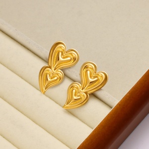 Pendientes Impermeables de Acero Inoxidable, Chapados en Oro, con Forma de Corazón, Hipoalergénicos, Pulidos, a la Moda para Mujer, Uso Diario, San Valentín - Product Image 6