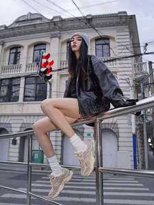 Zapatos de Plataforma 9060 de Moda, Nuevo Modelo de Alta Calidad - Zapatos Deportivos para Hombre y Mujer, Transpirables para Caminar, Aptos para Correr. - Product Image 4