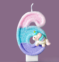 Bougies d'anniversaire en forme de licorne macaron sans fumée et écologiques pour la décoration de la table de dessert lors d'une fête d'anniversaire familiale