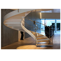 Escalier Circulaire Incurvé à Rotation Complète avec Colonne de Support Centrale et Marches en Terrazzo pour Showroom Commercial