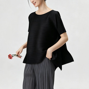 Top Plisado Ligero y Transpirable Miyake con Dobladillo Irregular PY 2026 para Mujer, Ropa Occidental, Venta al por Mayor en Línea - Product Image 3