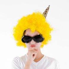 Accesorios de rendimiento de fiesta de cuernos amarillos de para favores de fiesta - Product Image 1