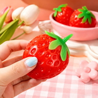 Jouets anti-stress en forme de boule de fraise, faits main, croustillants et moelleux, à rebond lent, en TPR, blocs de construction, simulation ASMR, vente en gros