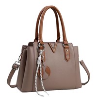 Sac à main de luxe 2026 en cuir PU grainé avec logo personnalisé, grand sac fourre-tout à bandoulière avec accent en métal en V, vente en gros