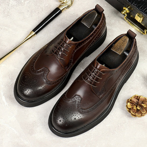 Zapatos de cuero clásicos, versátiles, casuales y cómodos, ligeros, con suela gruesa, acabado brillante, ideales para entornos de negocios. - Product Image 1
