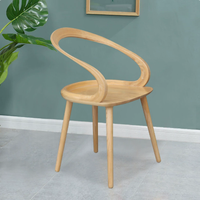 Chaise en bois massif moderne avec ruban décoratif, en bois de caoutchouc naturel, à bords arrondis, pour salon et salle à manger
