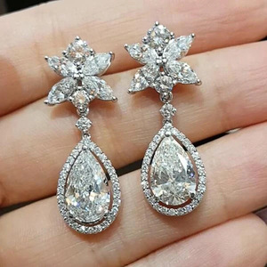 Orecchini Pendenti a Goccia di Cristallo a Forma di Pera per Donne, Accessori Romantici per Abiti da Festa - Product Image 1