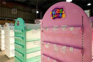 رف عرض حلويات الكريسماس وردي اللون يُمكن استخدامه كزينة للمتاجر لتقديم الوجبات الخفيفة ويُمكن تصميم الحلوى حسب الطلب ورف عرض الحلوى - Product Image 6