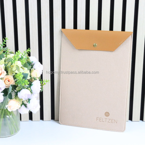 Vente en gros de pochettes pour ordinateur portable en feutre format A4, pochette pour documents, personnalisable, sac pour ordinateur portable à double bouton pour tablette et ordinateur portable - Product Image 6