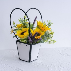 Arreglo de girasoles artificiales CallaFloral en cesta metálica para decoración del hogar y bodas CF01472 - Product Image 1