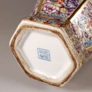 Vase en céramique hexagonal de style Qing Qianlong antique, émail coloré, fait à la <span class=keywords><strong>main</strong></span>, luxe, décoration de <span class=keywords><strong>bureau</strong></span> <span class=keywords><strong>avec</strong></span> bordure dorée pour une utilisation en intérieur - Product Image 6