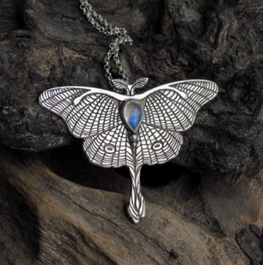 Moth <span class=keywords><strong>Retro</strong></span> sáng tạo Moonstone người đàn ông Mặt dây chuyền vòng cổ cho phụ nữ bán buôn - Product Image 1