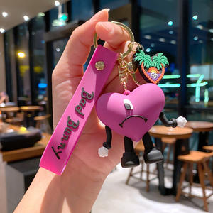 2023 Popular lindo dibujos animados <span class=keywords><strong>Bad</strong></span> <span class=keywords><strong>Bunny</strong></span> llavero amor <span class=keywords><strong>corazón</strong></span> colgante goma llavero Anime 3D PVC llavero - Product Image 6