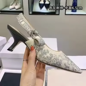 Nuevas zapatillas de diseñador de lujo de alta calidad 2026, sandalias bordadas puntiagudas de primavera y verano con diseño de gato y tacones altos sexys - Product Image 3