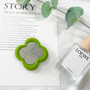 Compact Mirror Rose Red Silicone Four Leaf Clover Shape Desktop Makeup Mirror For Women And Girls - Product Image 2