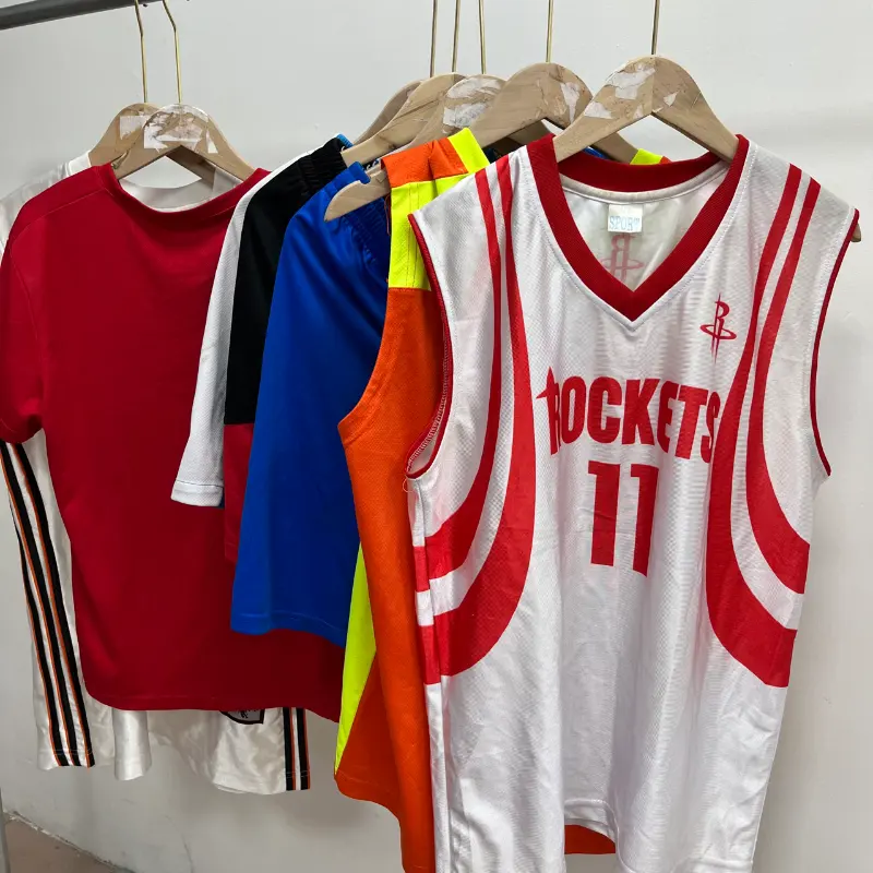 Abbigliamento sportivo usato contenitore all'ingrosso vestiti usati Mix Size Jersey uomo vestiti di seconda mano da hong kong