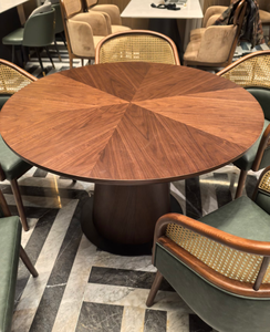 Ensemble de mobilier de restaurant de luxe moderne : chaise de salle à manger avec dossier en rotin et table de salle à manger en bois étoilé pour projets hôteliers et cafés - Product Image 4