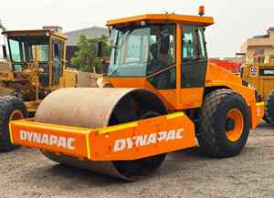 Compacteur routier DYNAPAC CA362D d'occasion, moteur d'origine, excellent état, forte capacité de compactage, prêt à l'exportation - Product Image 4