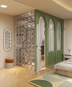 Dressing sur mesure en verre vert foncé de style rétro français pour petit appartement - Product Image 5