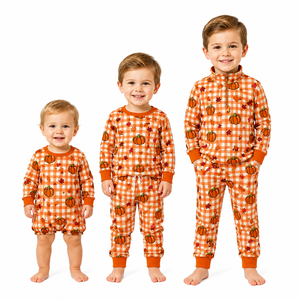 Ensembles personnalisés pour bébés garçons : T-shirt et pantalon de jogging en soie de lait à carreaux citrouille, vêtements d'automne pour tout-petits, vente en gros pour frères - Product Image 1