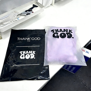Bolsas de Plástico Personalizadas con Logotipo Impreso para Ropa, con Cierre Deslizante, para Camisetas y Ropa Interior, Acabado Mate Esmerilado - Product Image 3