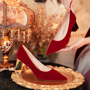 Zapatos de boda de tacón grueso con punta en punta de terciopelo rojo para novia y dama de honor, elegantes, sin cordones, de tacón medio 6555H - Product Image 3
