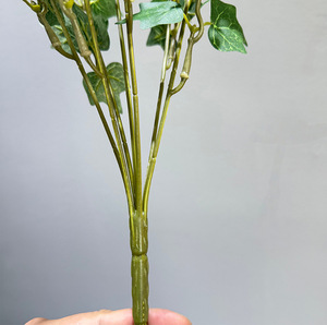 Vente en gros de tiges de verdure artificielle multicolores, fausses feuilles de <span class=keywords><strong>lierre</strong></span> et de feuilles de monnaie <span class=keywords><strong>avec</strong></span> feuillage varié, pour la décoration de bouquets et couronnes - Product Image 6