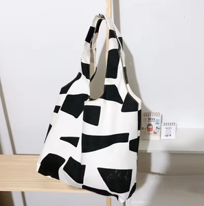 Grand sac fourre-tout en toile pour femme, sac à bandoulière tendance, avec motif personnalisé et poignée en coton, sac de shopping. - Product Image 3