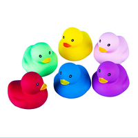 Jouet de bain en vrac pour enfants, petit canard en caoutchouc coloré bleu violet de 2 pouces