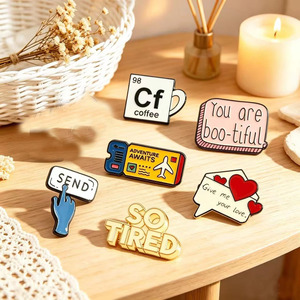 Pins en métal émaillé personnalisés avec technique de moulage - Commande en gros de designs personnalisés, accessoires de porte-clés sur le thème des dessins animés - Product Image 3