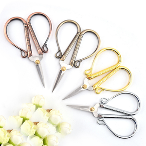 Ciseaux de broderie en métal industriel de vente chaude modèle de Design de mode de luxe cisaillement pointu pour les outils <span class=keywords><strong>à</strong></span> main de <span class=keywords><strong>jardinage</strong></span> portables - Product Image 1