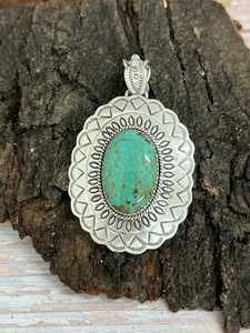 Colgante de Turquesa Kingman Hecho a Mano en Plata de Ley, Joyería Artesanal del Suroeste de Nizhoni, Regalo - Product Image 5