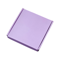 Boîte cadeau en carton ondulé violet réutilisable et écologique en forme d'avion avec laminage mat et gaufrage pour chocolats de Noël