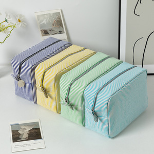 Bolsa de cosméticos Seersucker, bolsa de aseo a rayas de gran capacidad para viajes, uso diario, cierre con cremallera rectangular 100% algodón - Product Image 2