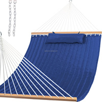 Hamac double matelassé de 12 pieds avec barres de support et oreillers amovibles, idéal pour une utilisation en extérieur, sur la terrasse, dans la cour ou au bord de la piscine